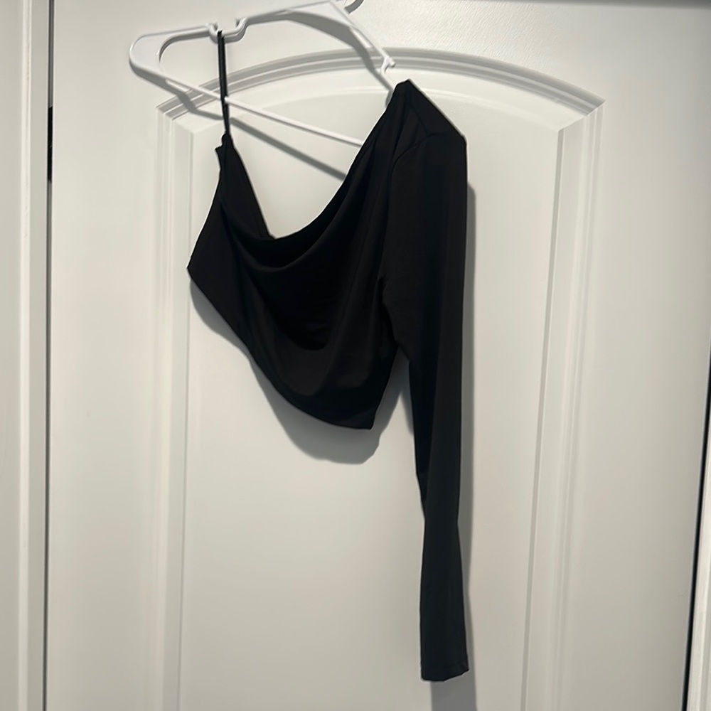 SHEIN Black Asymmetrical Long Sleeve Crop Top